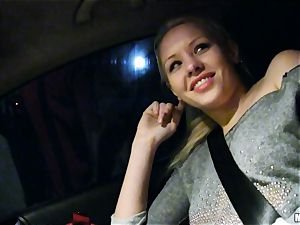 adorable Lola Taylor gets sugary-sweet banging on the back seat
