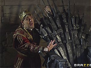 Daenerys Targaryen gets screwed by Jon Snow on the metal Throne